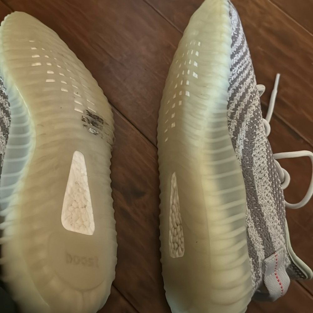 Yeezy Boost - Picture 6 of 9